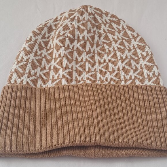 Michael Kors Hat, Scarf and Gloves Set. BNWT main image 7